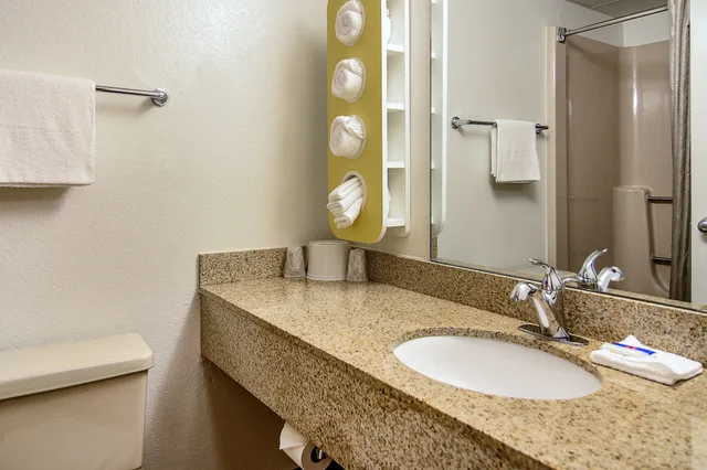 غرفة بريميوم بسرير كوين لذوي الإعاقة، Motel6 Framingham, MA - Boston West 6/10