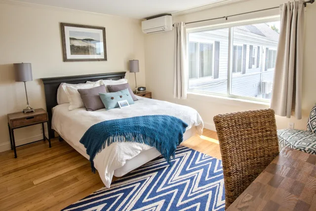 Queen Bed, Village View، Nonantum Resort 1/9