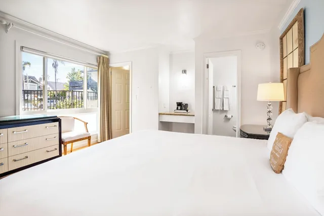 غرفة بسرير كينج بمطبخ، Pacific Crest Hotel Santa Barbara 1/3