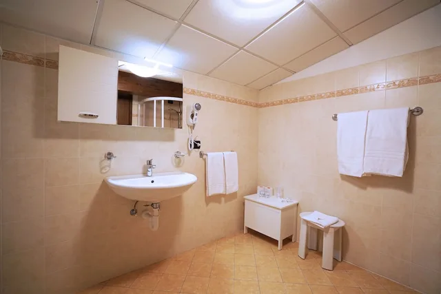 غرفة ثلاثية بسرير كوين وسرير فردي، GH Hotel Fratazza 4/4