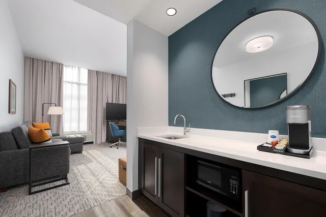 استوديو بسرير كينج بحوض استحمام لذوي الإعاقة، Hampton Inn And Suites Memphis Germantown 6/8