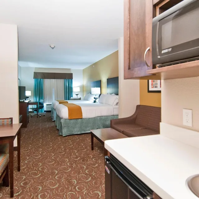 جناح بسرير كوين لذوي الإعاقة، Holiday Inn Express Suites San Antonio Se By At T Center 3/4