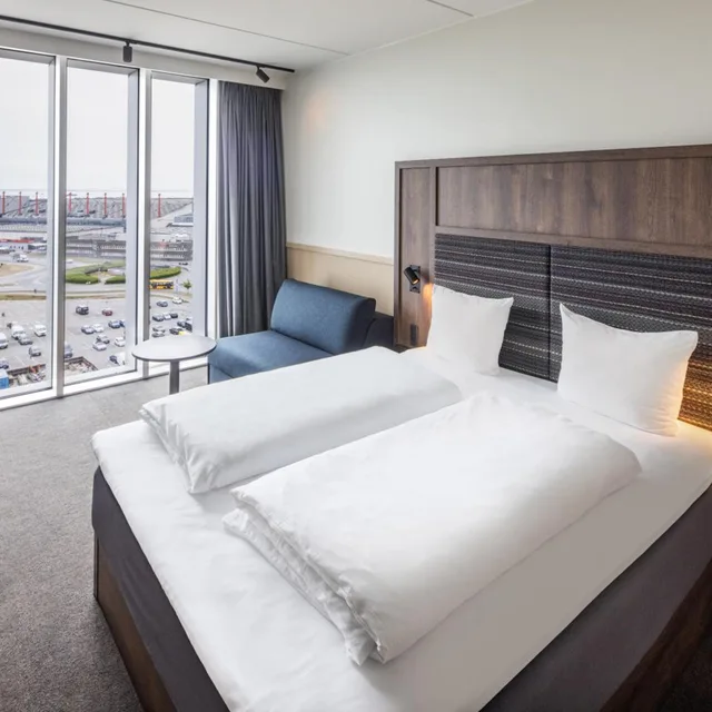 Room, Double Bed, with Extra Bed, Comfort Hotel Copenhagen Airport 1/2