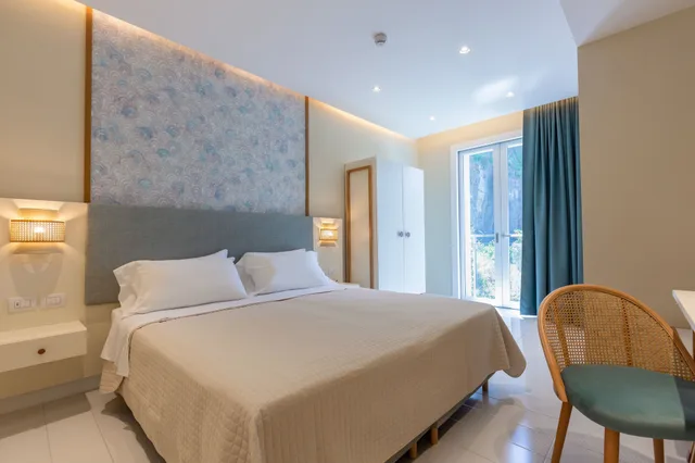 غرفة جونيور بسرير مزدوج بإطلالة على البحر بغرفة نوم واحدة، Hotel Giosue A Mare 5/10