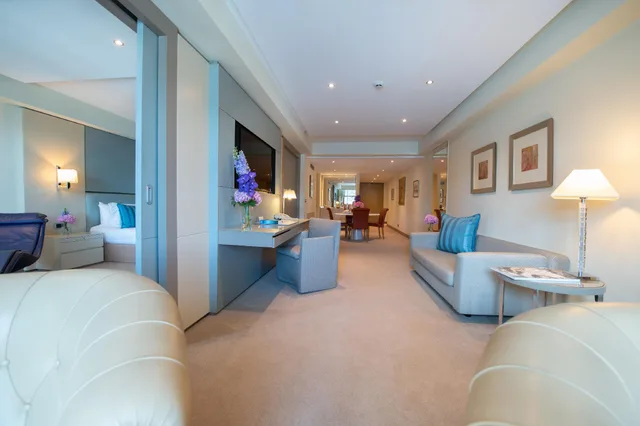 جناح غراند بسرير كوين، Port Palace Hotel 1/1