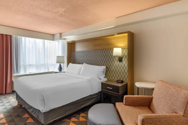 غرفة قياسية بسرير مزدوج، Holiday Inn Atlanta Gas South Arena Area 1/3