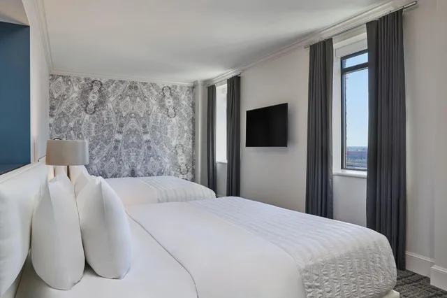 room, multiple beds، Le Méridien Indianapolis 1/4