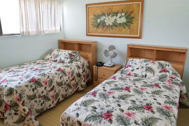 غرفة قياسية بسريرين منفصلين بإطلالة على البحر بغرفة نوم واحدة مع أريكة، Castle Molokai Shores 1/3