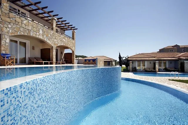Bungalow Deluxe Sharing Pool، Olympia Golden Beach Resort & Spa 2/2