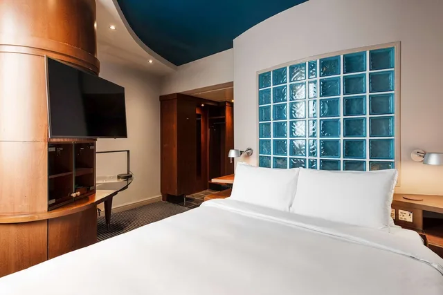 Standard, Radisson Blu Hotel, Leeds 3/8