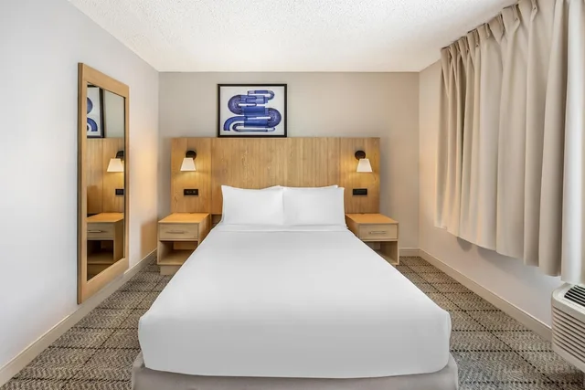 جناح استوديو بسرير كوين لذوي الإعاقة، Sonesta Simply Suites Las Vegas 1/10