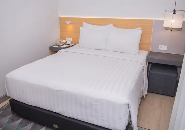 غرفة بزنس بسرير كوين، Grand Dafam Braga Bandung 2/3