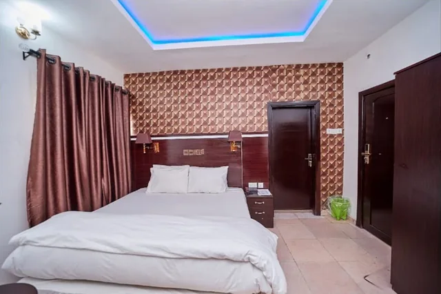 جناح رئاسي بسرير كوين، Eemjm Hotels And Suites Limited 1/4