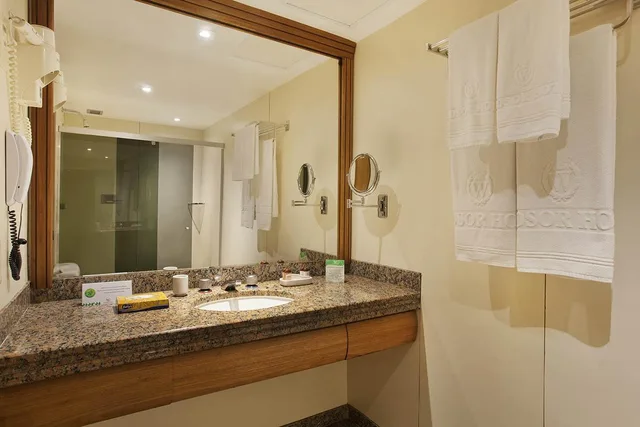غرفة تنفيذية بسريرين منفصلين بإطلالة جزئية على البحر، Windsor Palace Copacabana 3/3