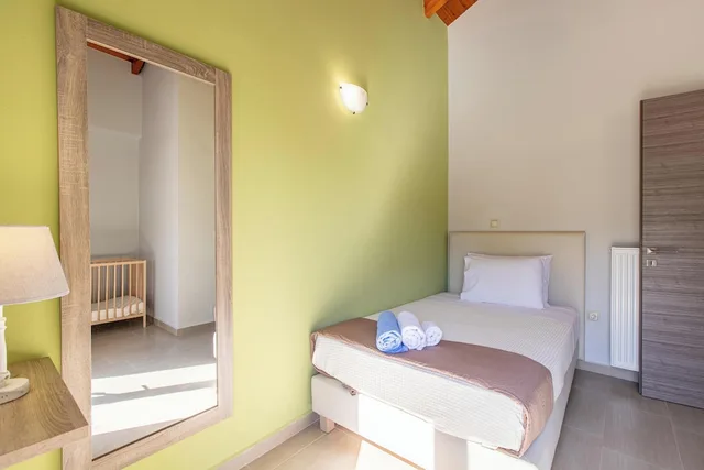 فيلا بسرير فردي وسريرين كوين مع أريكة، Neaira Villas Chania 7/10