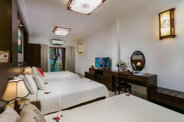غرفة ثلاثية بشرفة، Hanoi Stella Hotel 3/3