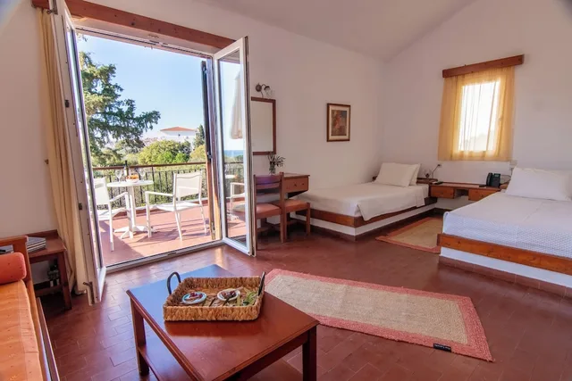 بنغل سوبيريور بسريرين منفصلين بإطلالة على البحر مع أريكة، Hotel Delfinia 5/7