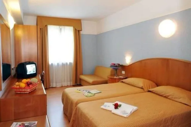 غرفة ثلاثية بثلاثة أسرّة بإطلالة على البحيرة، Park Hotel Jolanda 4/5