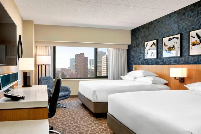 غرفة بريميوم ديلوكس بسريرين كوين، Delta Calgary Downtown 1/5