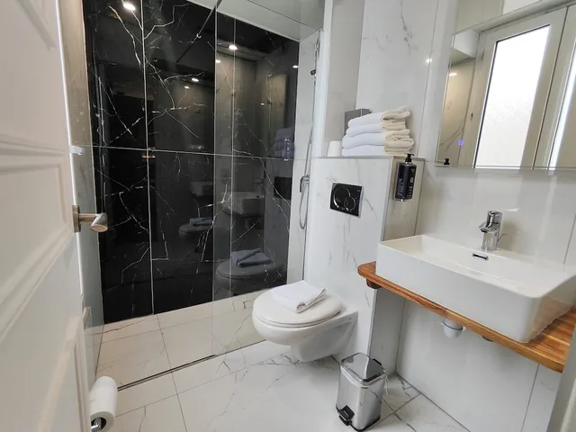 غرفة عائلية رباعية بسريرين كوين، Atelier Montparnasse Hotel 9/9