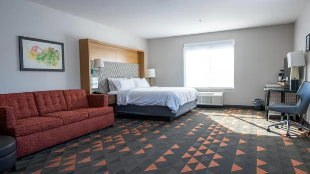Suite, Accessible, Holiday Inn And Suites Philadelphia W Drexel Hill 3/6