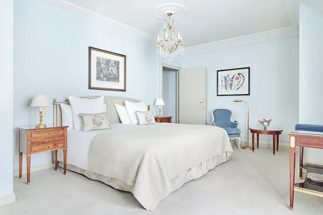 Prestige, King Bed, Balcony, Le Bristol Paris 2/3