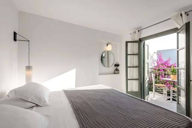 Studio, Queen Bed, Street View, Sofa، Nissia Kamares Hotel Apartments 3/10