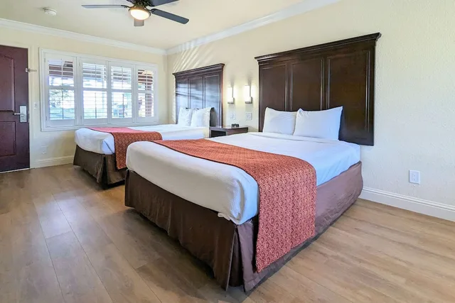 غرفة قياسية بسريرين كوين، Clarion Collection Hotel Pacific Grove - Monterey 1/6