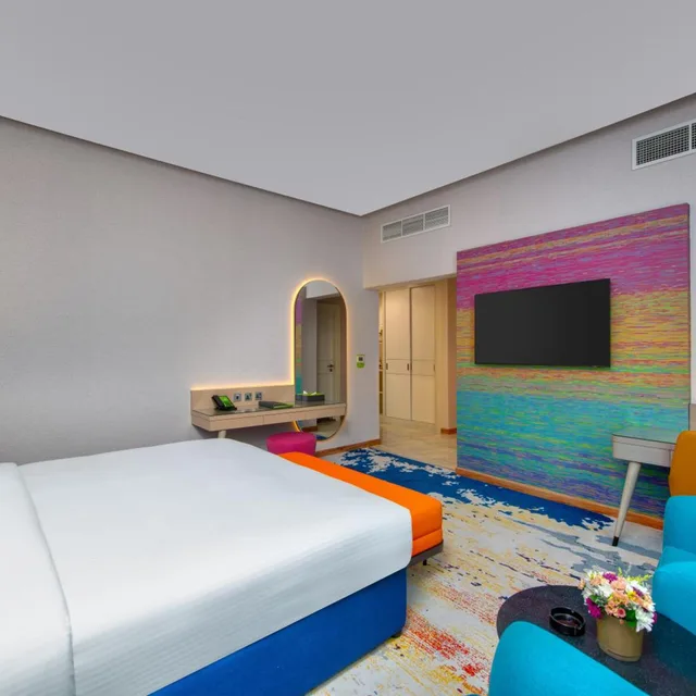 Room, King Bed, Queen Bed, City View, Smoking, La Quinta by Wyndham Abu Dhabi Al Wahda 5/8