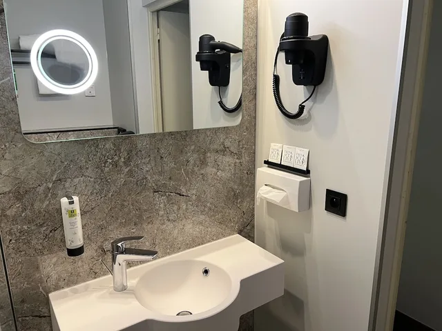 غرفة قياسية بسرير مزدوج، Hotel Des Acacias Lille Tourcoing 8/8