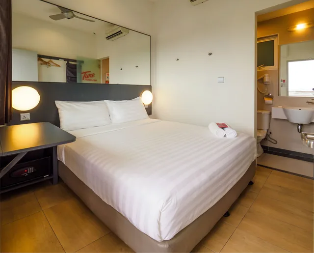 غرفة بسرير كوين، Tune Hotel Klia Aeropolis 6/9