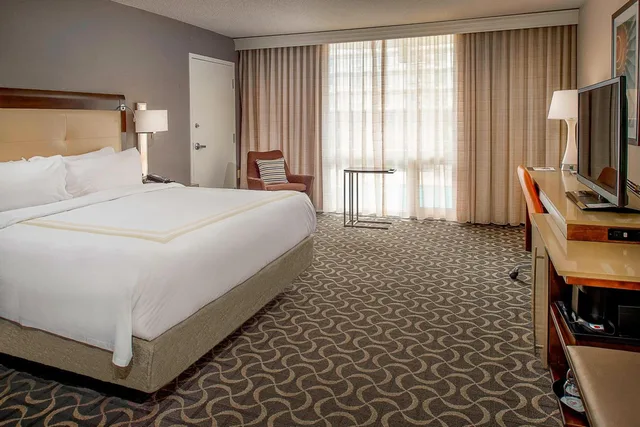 غرفة قياسية بسرير كينج، Marriott St. Louis Airport 9/10