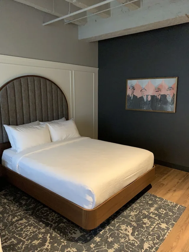 غرفة قياسية بسرير كينج لذوي الإعاقة، Hotel Indigo Omaha Downtown 1/2