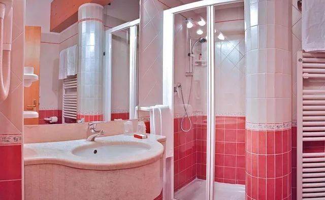 غرفة كومفورت بسريرين منفصلين، Hotel Madonna Delle Nevi 2/3