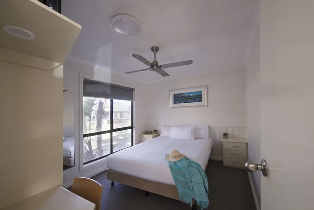 Deluxe, Cabin, 1 Queen and 2 Bunk Beds, Big4 West Beach Parks 3/4