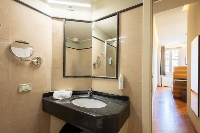 French bed، Embassy Hotel Florence 2/5