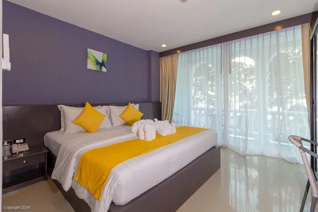 غرفة سوبيريور بإطلالة على البحر بشرفة، MODERN LIVING HOTEL 3/10