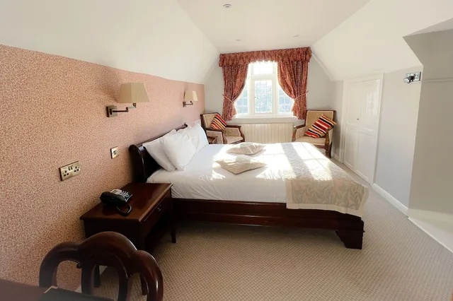 غرفة عائلية بسرير مزدوج وسريرين منفصلين، Castle Bromwich Hall Hotel, BW Signature Collection 3/9