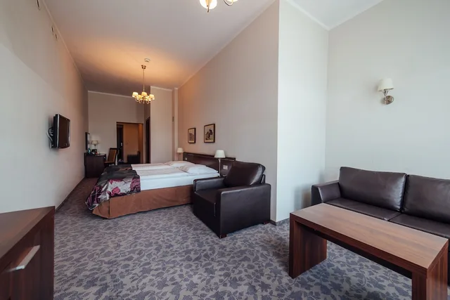 غرفة سوبيريور ثلاثية بسرير مزدوج مع أريكة، Rezydent Hotel 8/10