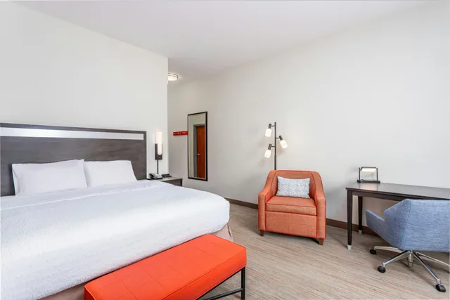 غرفة بسرير كينج، Hampton Inn Akronsouth 3/4