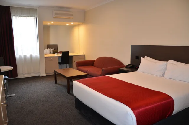 غرفة ديلوكس بسرير كوين، Quality Hotel Manor 4/6