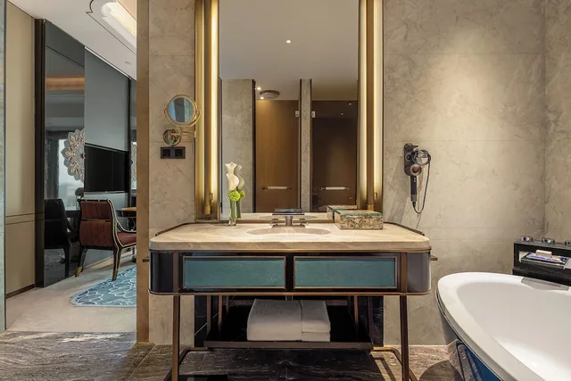 Grand, Deluxe, 2 Double Beds, Wanda Reign Chengdu 4/5