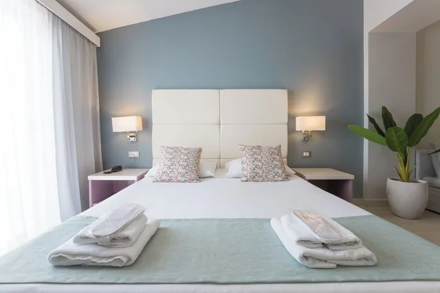 استوديو سوبيريور بسرير كوين بإطلالة على البحر، Sunrise Village Hotel 4/10