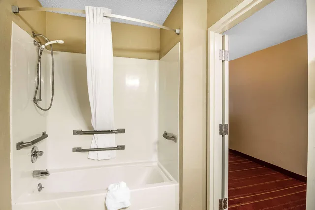 غرفة بسرير كينج، Quality Inn Phenix City Columbus 8/8