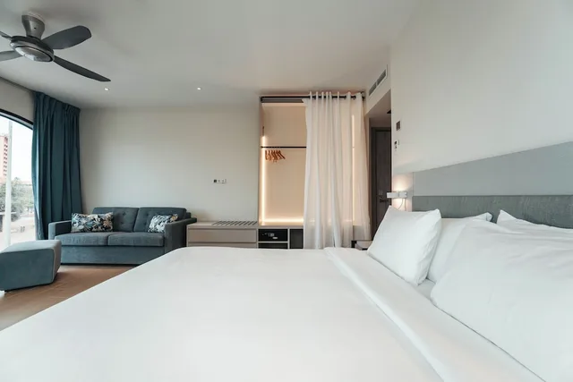 Junior Suite, Studio, King Bed, City View, Sofa، Elements Hotel & Shops 1/7