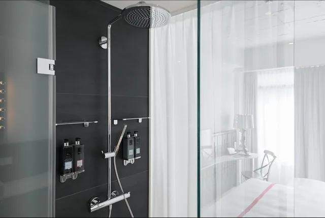 غرفة قياسية بسرير مزدوج أو سريرين منفصلين، Ruby Lucy Hotel London 3/4