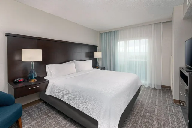 جناح بشرفة بغرفة نوم واحدة، Staybridge Suites Miami Doral Area 1/2