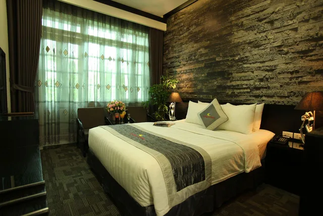 Deluxe, Double Bed, Bathtub, Khach San Tuong Vi 1/2
