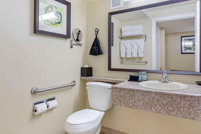 Room, King Bed, Bathtub, Accessible, Best Western Canoga Park Motor Inn 5/5