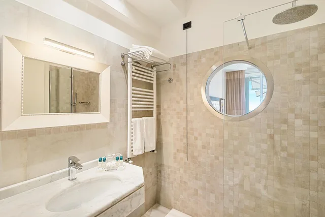 غرفة بسرير مزدوج بشرفة، Hotel Excelsior 4/4